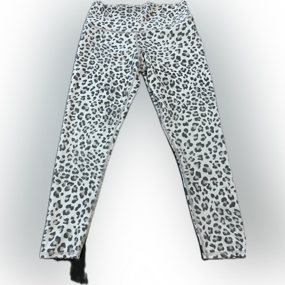 🖤 TRENDING!  Leopard print leggings, size women’s large - Picture 2 of 7
